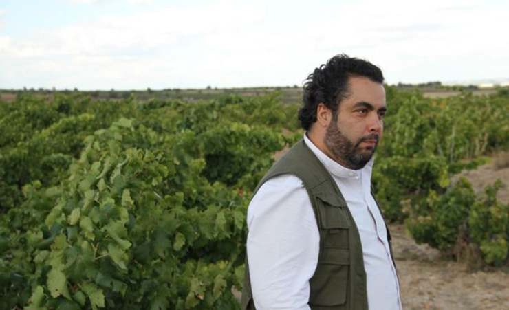 manuel-en-sus-vinedos-finca-herrera.jpg