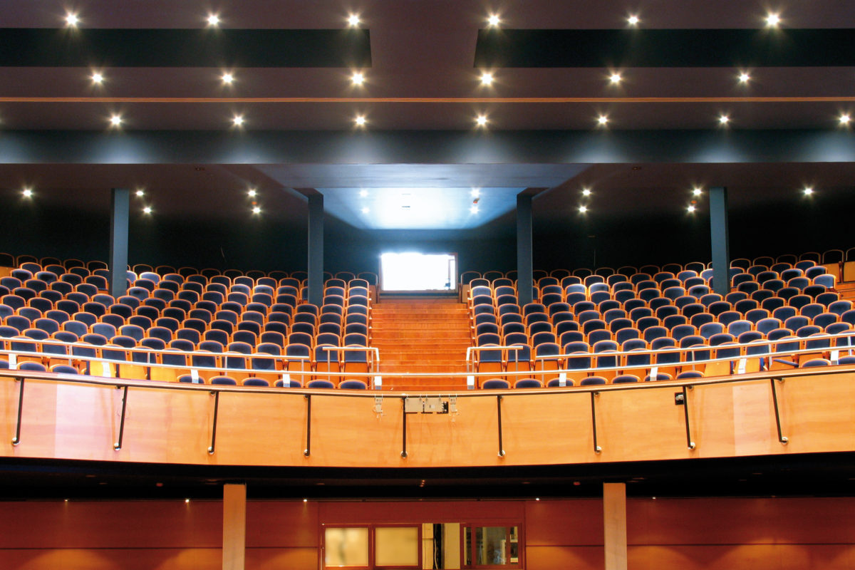 El Aula de Teatro de la UA trae ‘París anys 60’