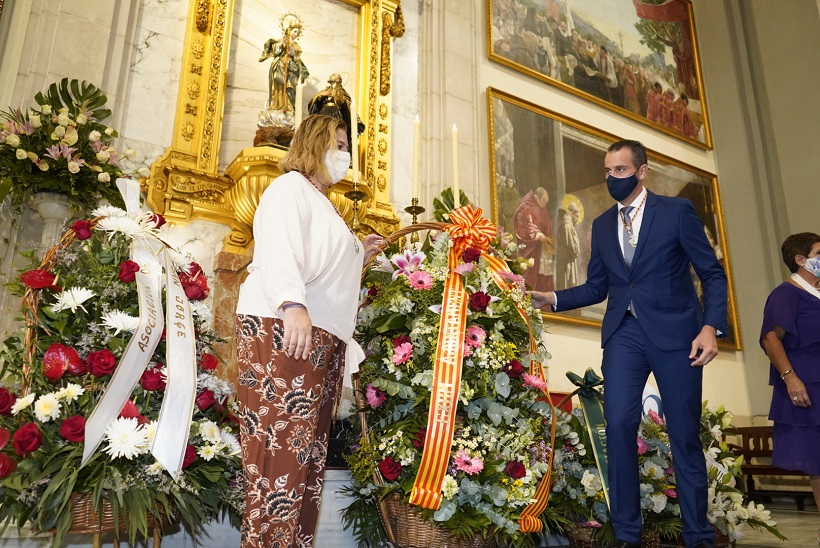 L'ofrena de flors a  la Verge dels Lliris