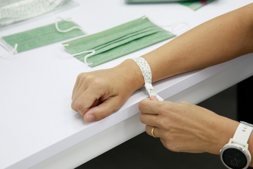 Proyecto piloto con pulseras de Colorprint que cambian de color