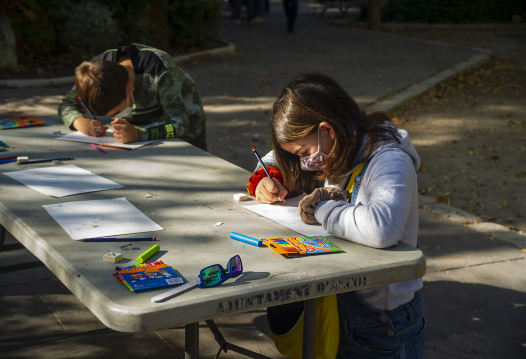 Els xicotets deixen volar la seua imaginació amb el concurs de pintura de la ASJ