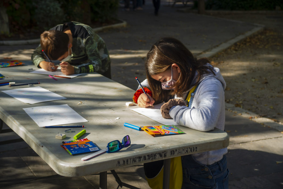 Los pequeños dejan volar su imaginación con el concurso de pintura de la ASJ