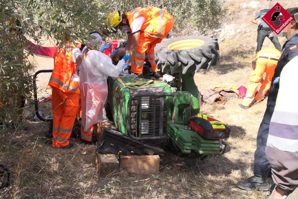 Ferit en bolcar el tractor conduïa en el municipi de Planes