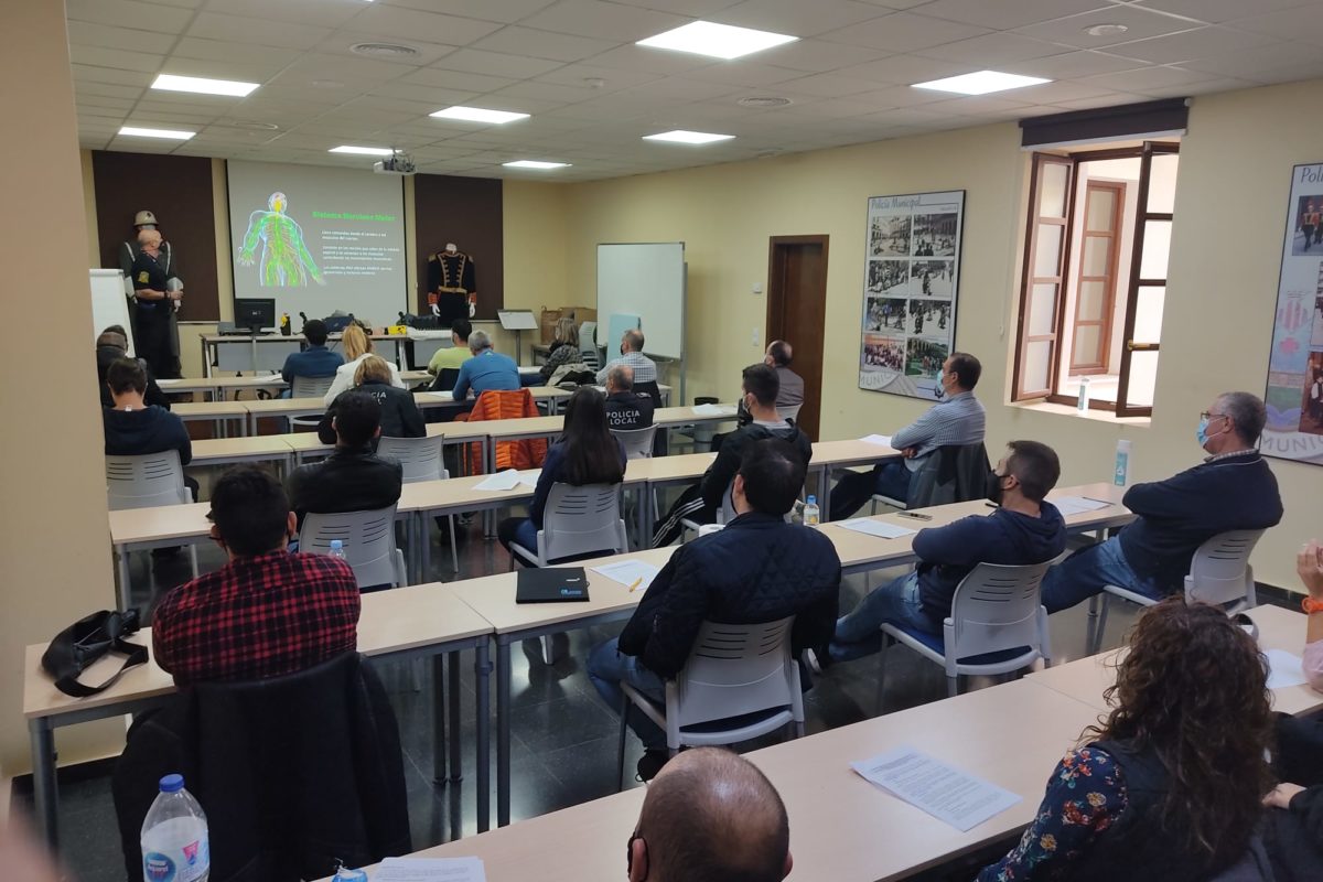 La Policía Local de Alcoy realiza un curso para la correcta utilización de las "Taser"