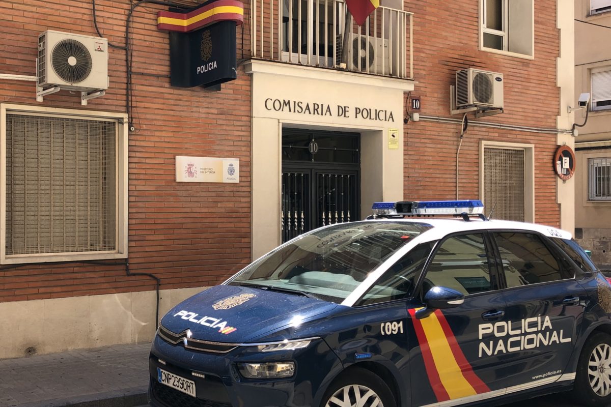 Detenen a una parella per estafar 4.000 euros amb la venda de mascaretes