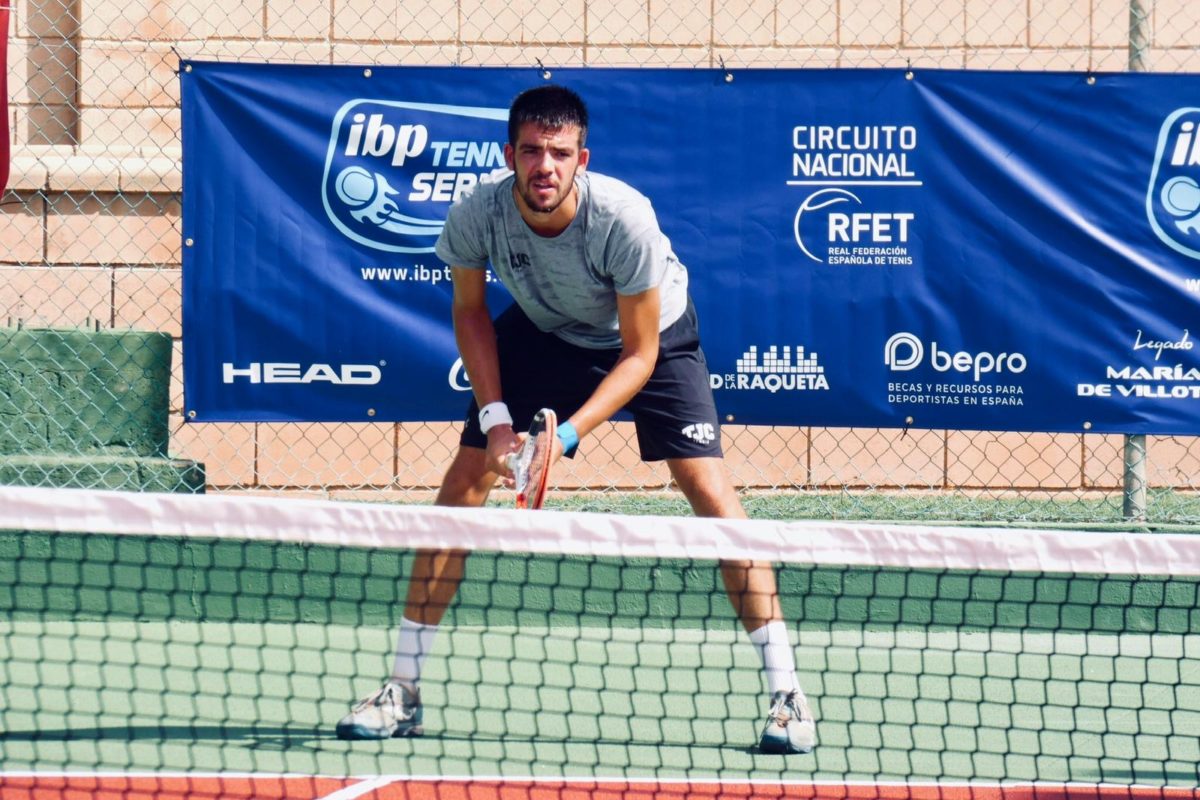 Carlos Matarredona regresa a Estados Unidos donde juega al tenis y cursa estudios universitarios de economía