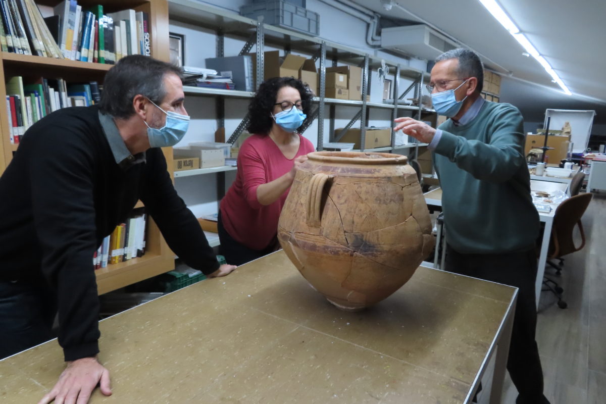 Restaurado el vaso ibérico hallado en Cabeço de Mariola