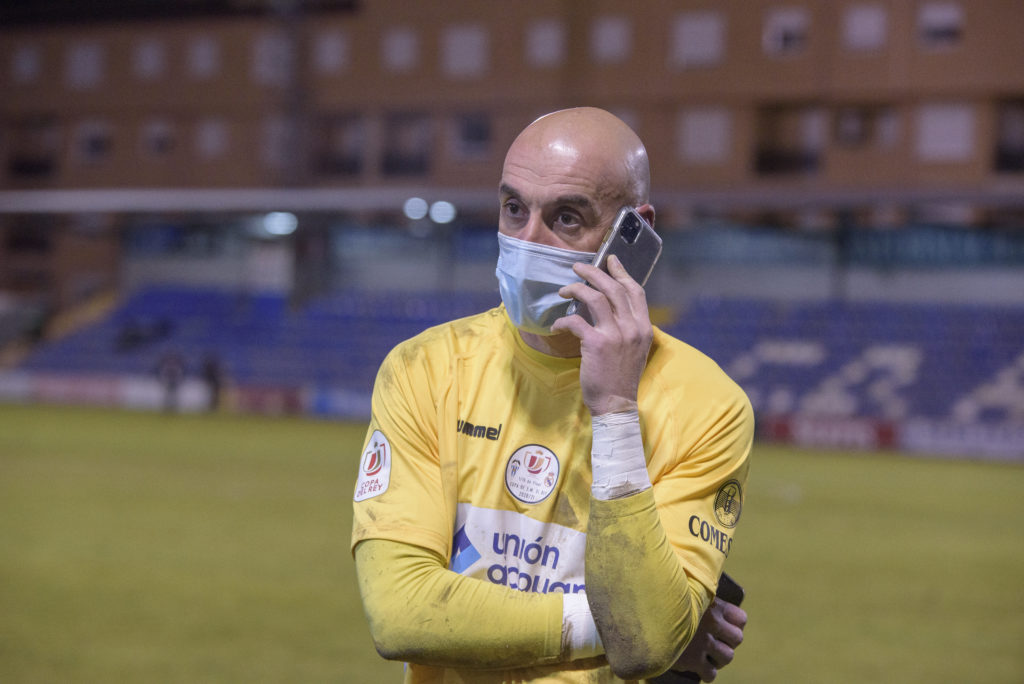 José Juan, el muro amarillo