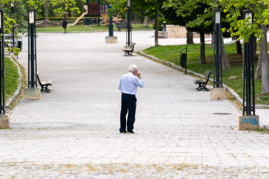 Reactivan el seguimiento telefónico de las personas mayores que viven solas