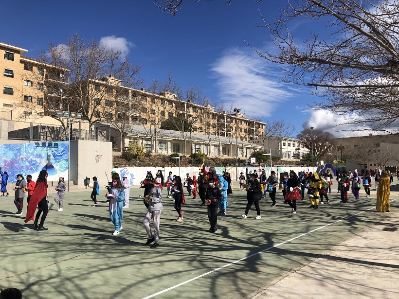 El Carnaval llena de color y alegría los colegios