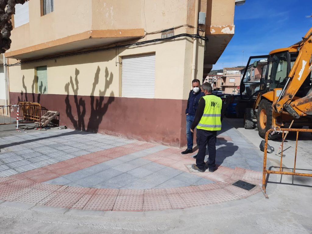 Millora de voreres i xarxa d'aigua potable en la localitat d'Ibi