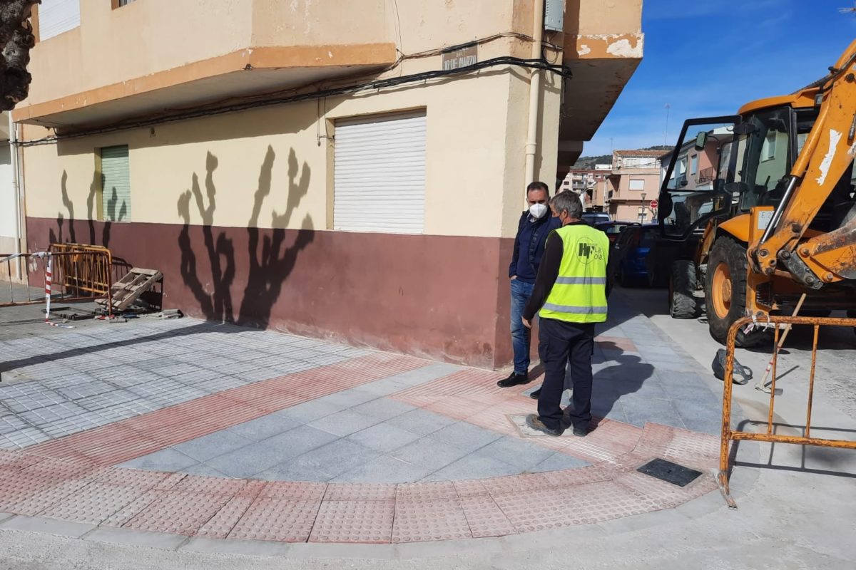 Mejora de aceras y red de agua potable en la localidad de Ibi