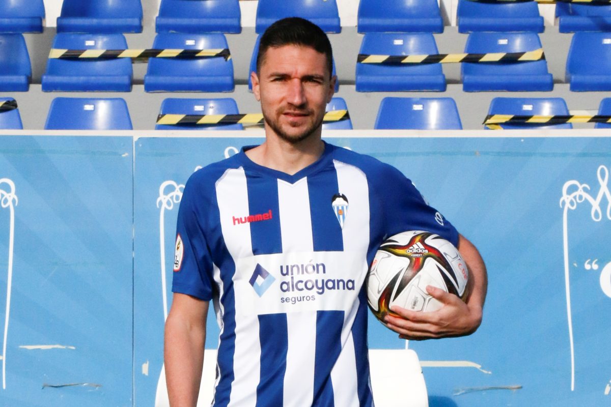 Omar Ramos: “Em queda molt futbol per donar”