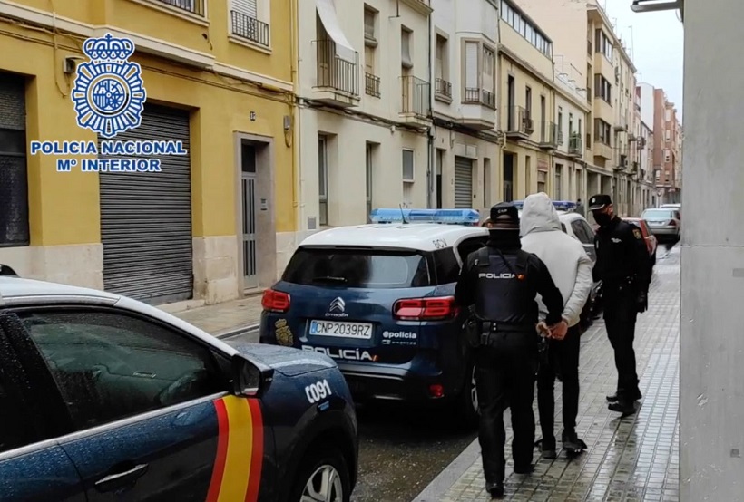 Agredeixen a dos joves amb una catana per a robar-los la droga