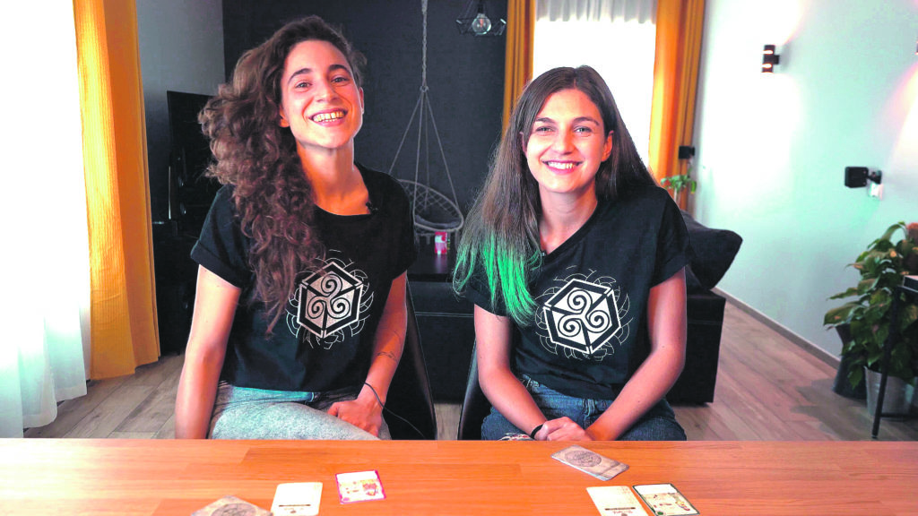 ‘Ultreia’, un juego de cartas ideado por una alcoyana