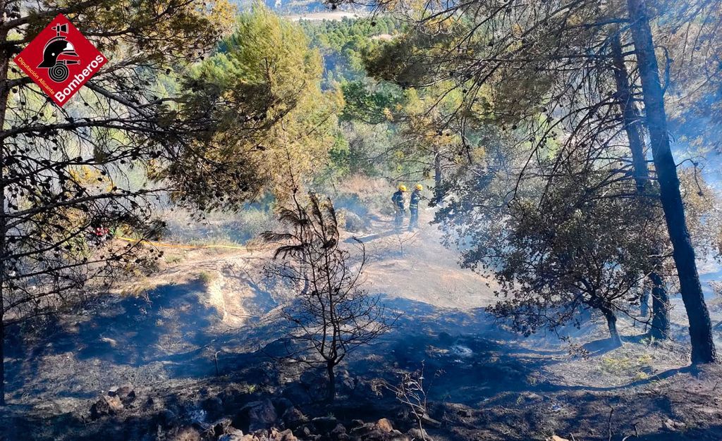 Dos incendios forestales en Balones y en Benifallim