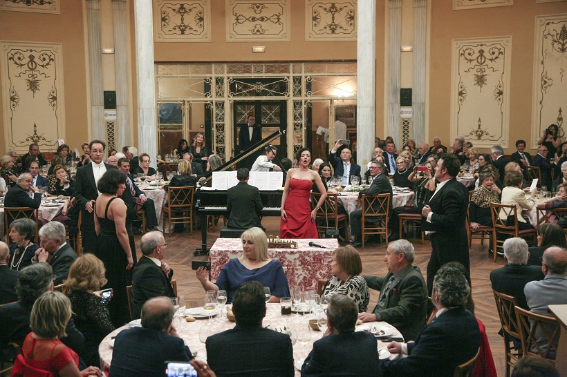 La Cena Ópera de Amigos de la Música reúne a 350 personas