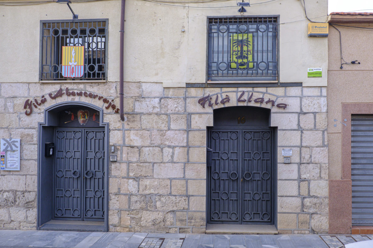 Las filaes ya pueden abrir para gestiones administrativas