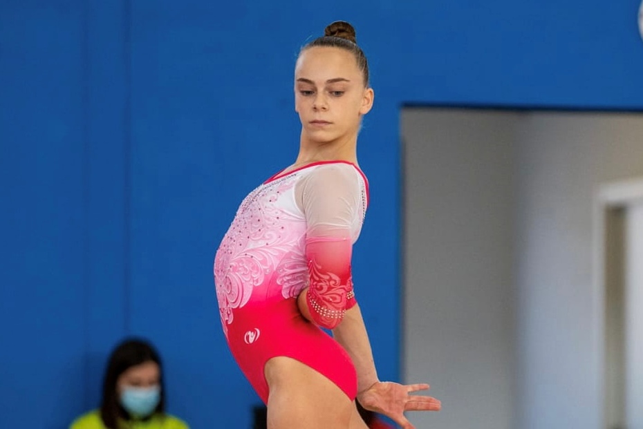 Laura Casabuena participa en un control nacional de gimnàstica artística femenina