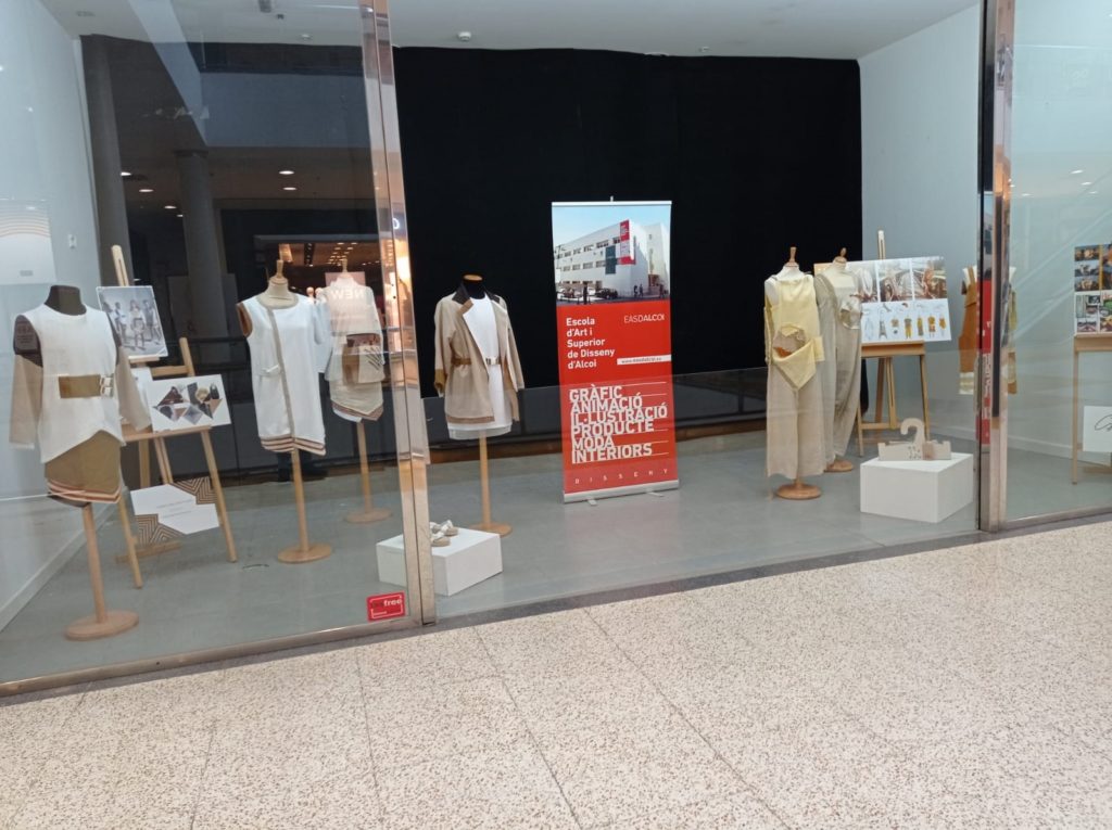 Dos exposiciones de moda en el CC Alzamora