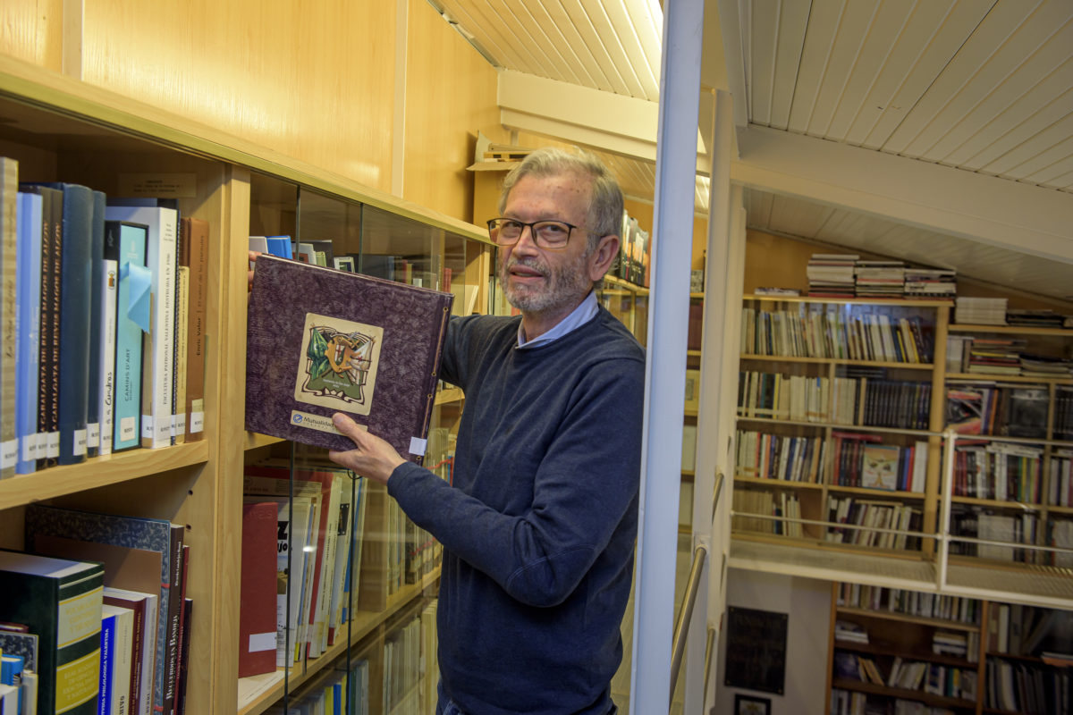 La biblioteca del Casal donde se custodia la historia de la Festa