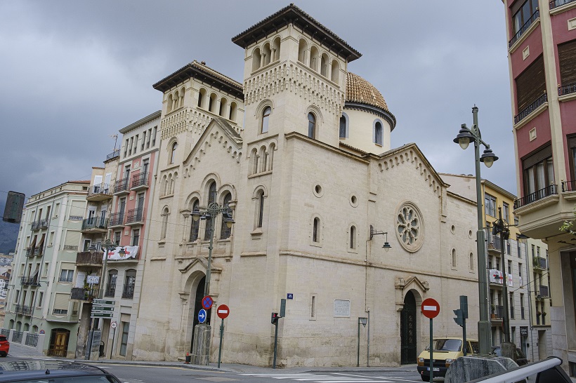 Vídeo mapping sobre la façana de l'església de Sant Jordi