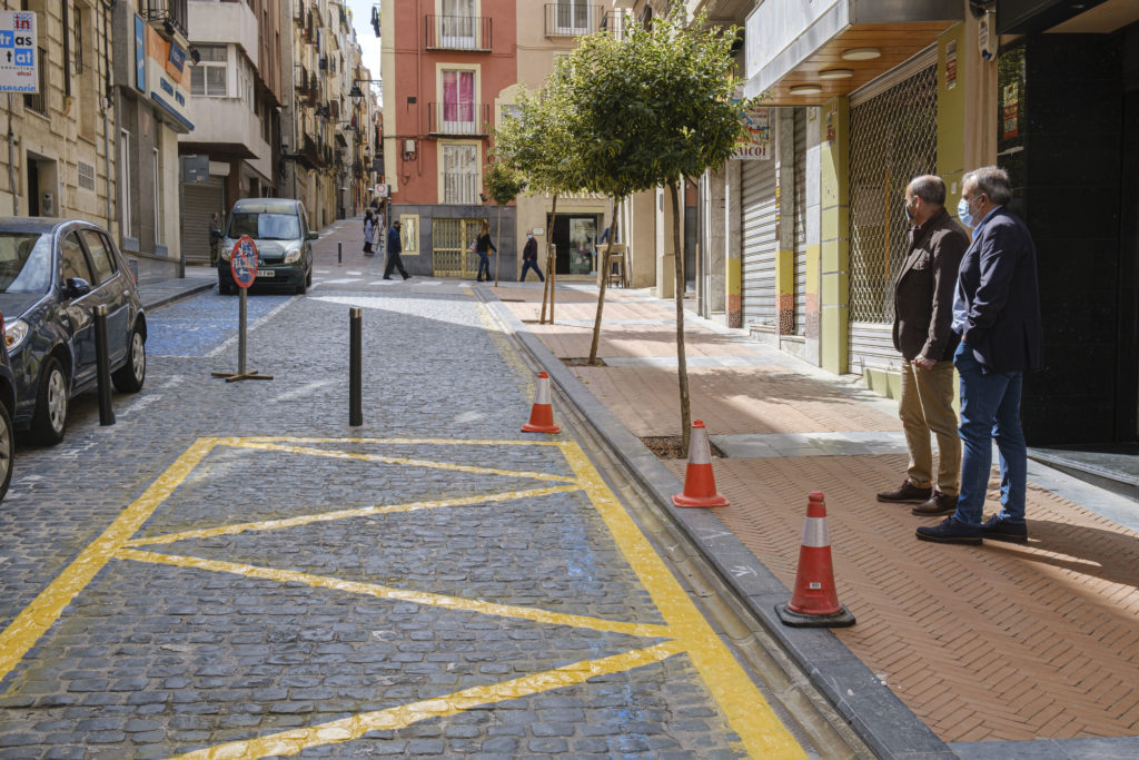 Quejas de algunos proveedores al ser denegado el permiso para entrar a la zona peatonal