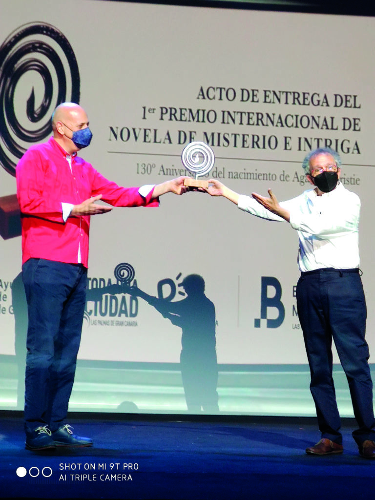 Llorens i Peidro reben el premi de novel·la d'intriga