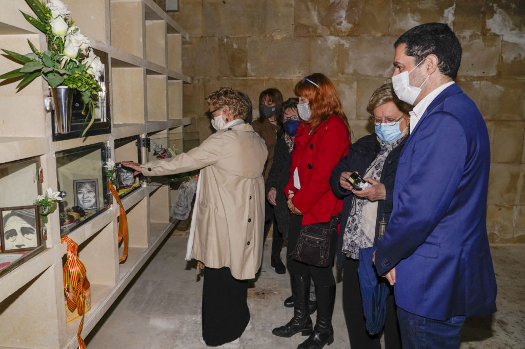 El pintor Sento Masià ja descansa al costat d'Ovidi Montllor i Isabel-Clara Simó