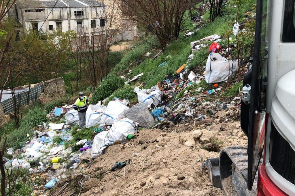 Acometen la limpieza de vertederos en el río