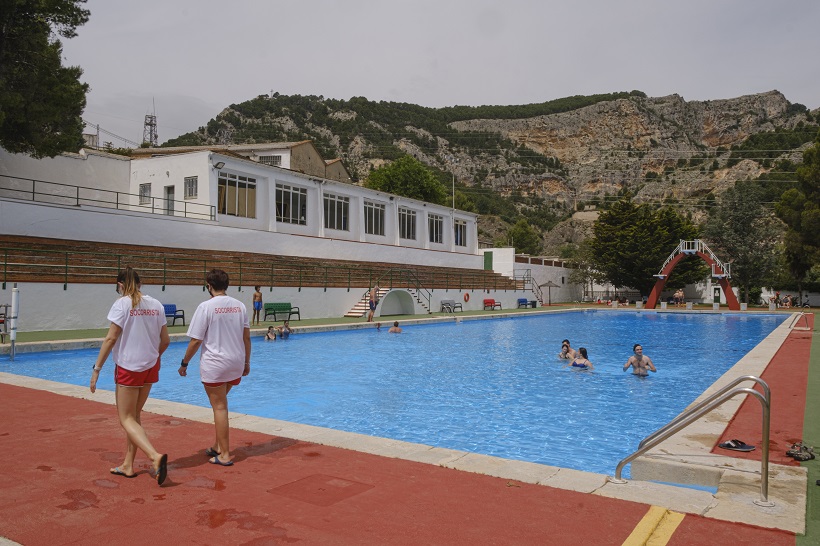 Abren al público las piscinas municipales de Alcoy