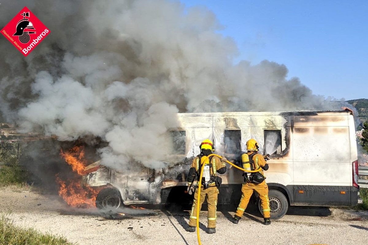 Aparatós incendi d'una furgoneta