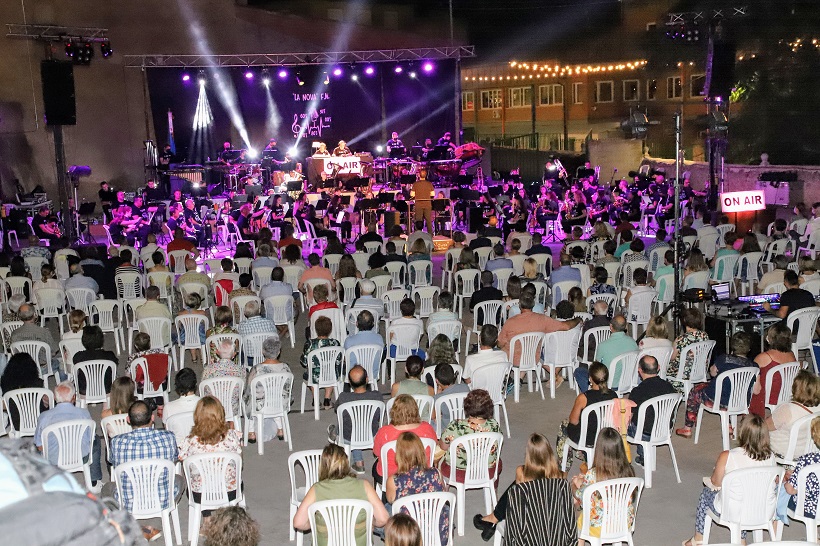 La Nova de Banyeres va convertir el seu concert d'estiu en un musical radiofònic