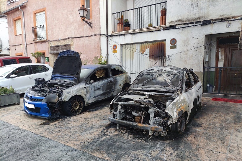 Investigan el incendio de tres coches en la pedanía de Benàmer, en Muro