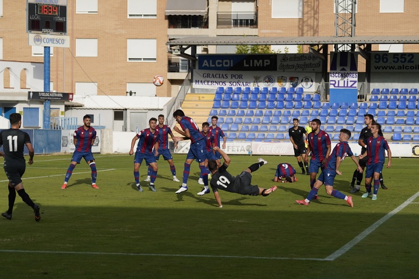 Derrota en l'últim partit de la pretemporada