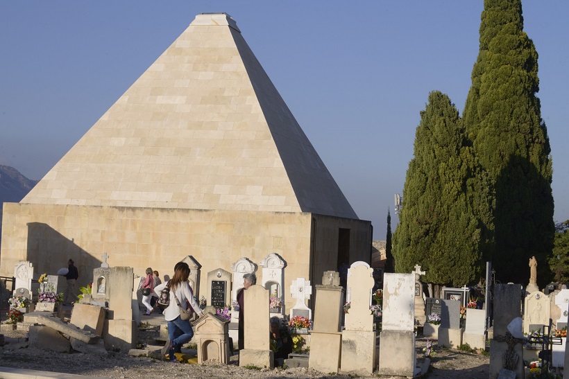 El camposanto ayuda a entender el presente