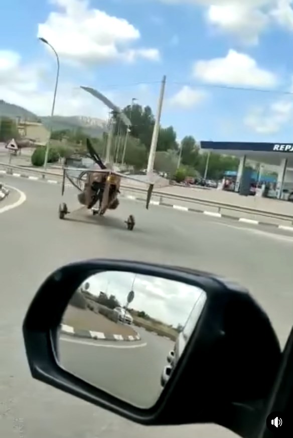 Sorprenden a un autogiro circulando