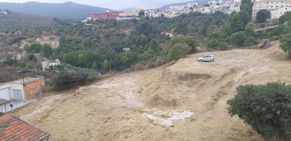 Alcoy adquiere los terrenos para ampliar el nuevo aparcamiento en La Riba