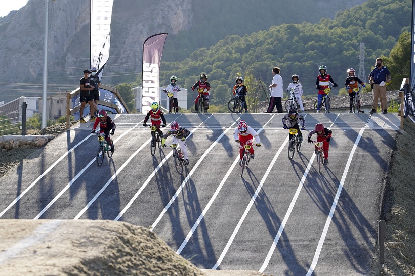 El circuito municipal de BMX recibe elogios durante la Copa de España