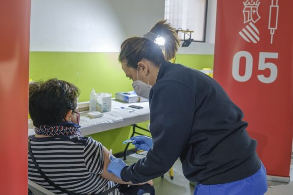 Administrades 2.068 dosi de reforç a persones de risc en la Comunitat