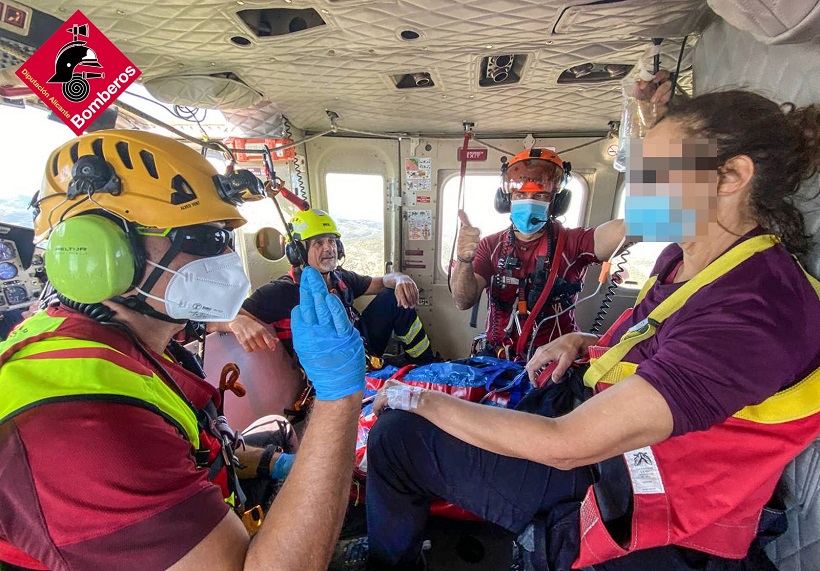 Rescatan a una mujer en la sierra de Serrella