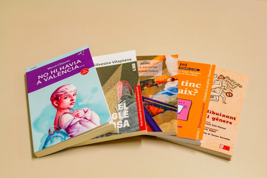 Distribuyen libros sobre diversidad sexual