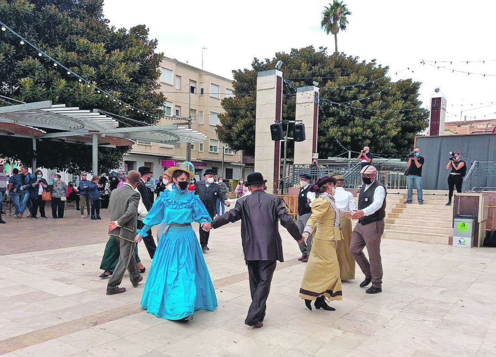 Els modernistes alcoians van assistir a la inauguració