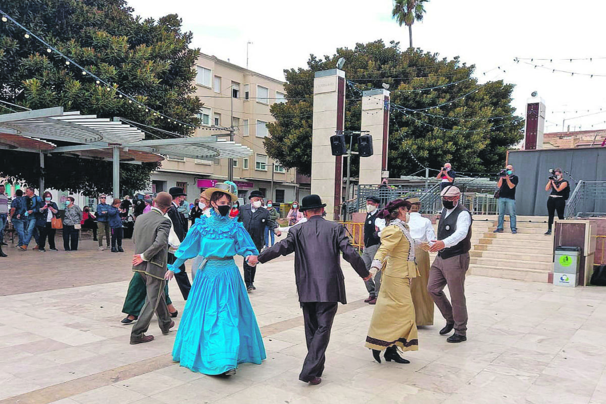 Els modernistes alcoians van assistir a la inauguració