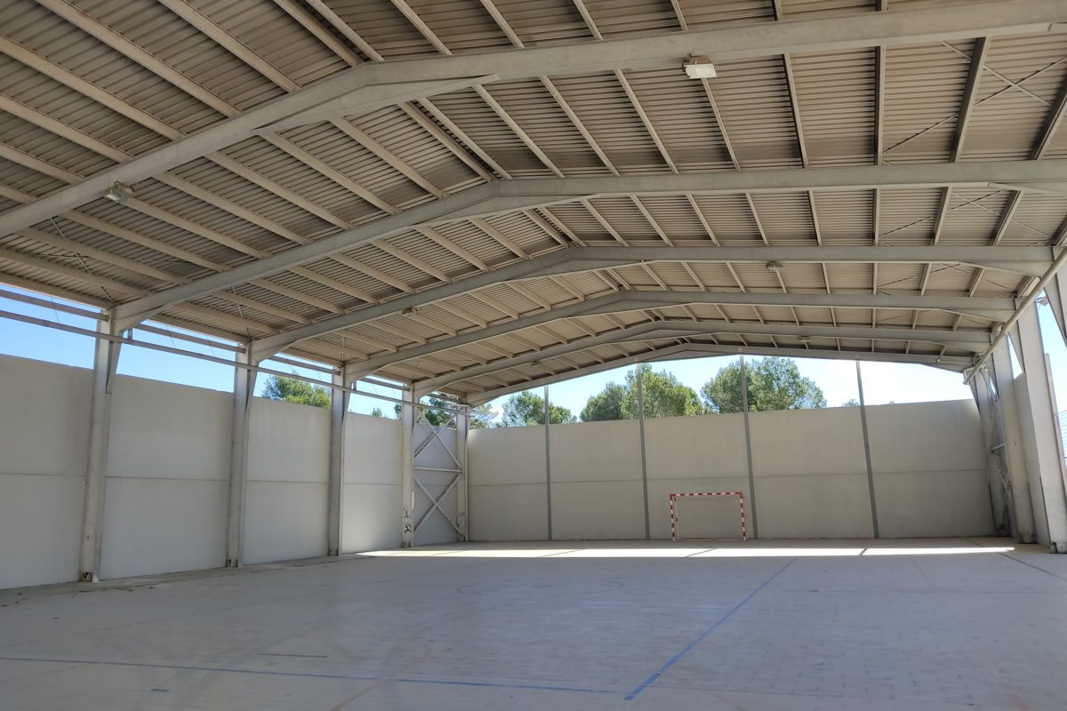 Cubrición de una pista en Banyeres