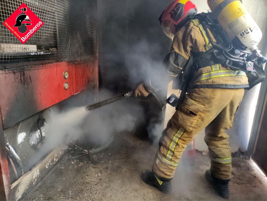 Incendio en una empresa de L'Alqueria