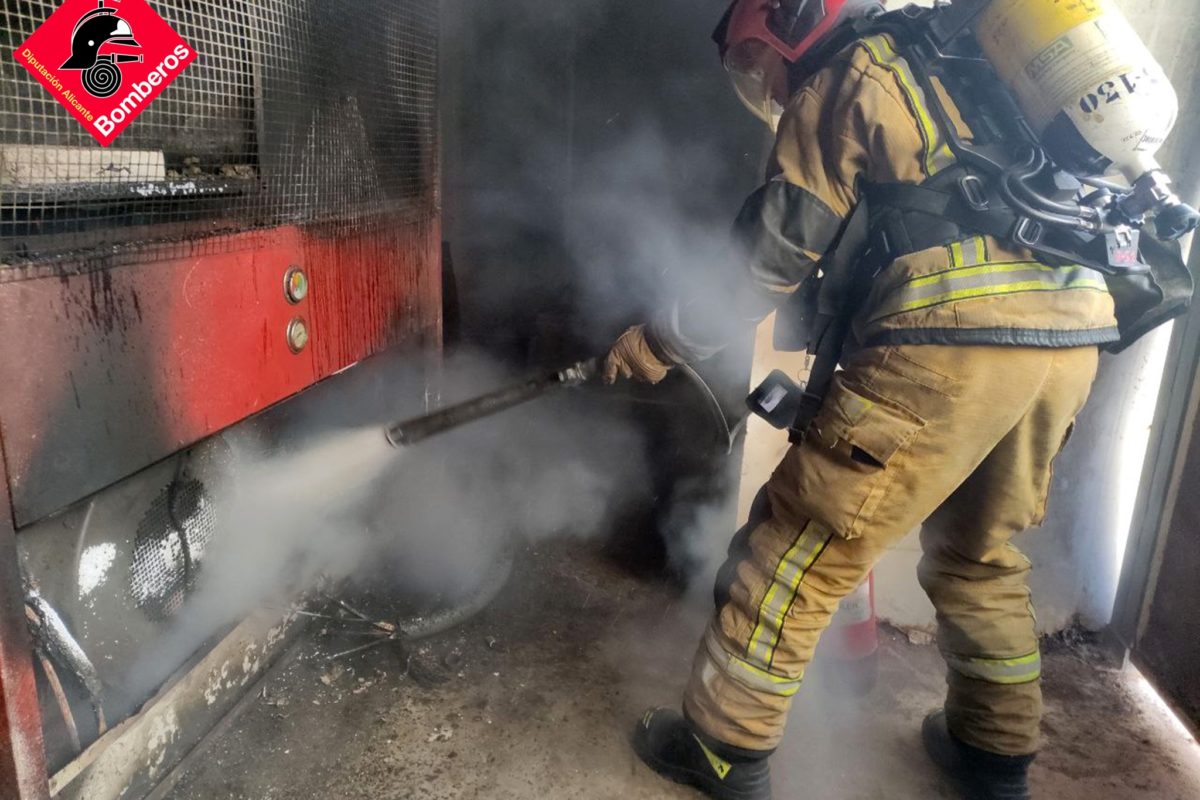 Incendi en una empresa de L'Alqueria