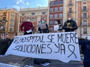 Alrededor de 3.000 personas apoyan la concentración por la sanidad pública