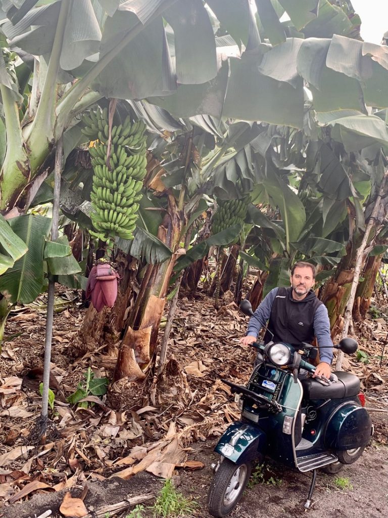 Emilio Turrión arriba en Vespa a la Palma en un viatge solidari