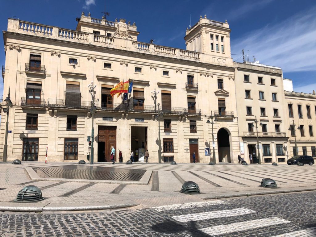 L'Ajuntament no col·locarà cartells en cap edifici municipal del Centre